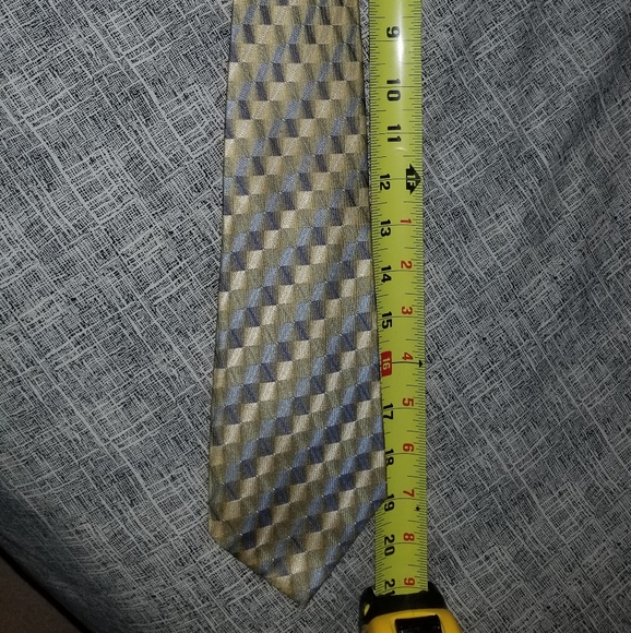 Pre Tied Van Heusen Golden Tie - Picture 4 of 4